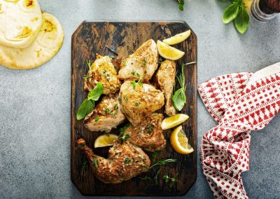 Pollo a la parrilla con vinagreta de limón, una receta fresca y nutritiva para el verano