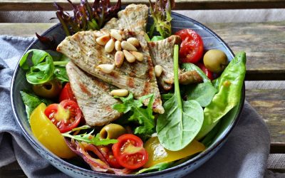 Ensalada de pavo con mango y espinacas: receta saludable, fácil y rápida para el verano
